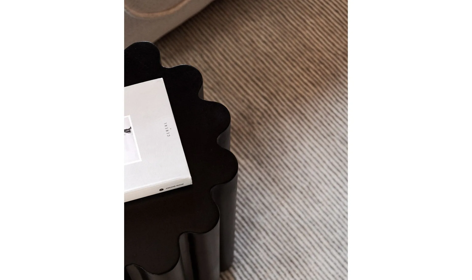 Taffy Accent Table Black - Image 4